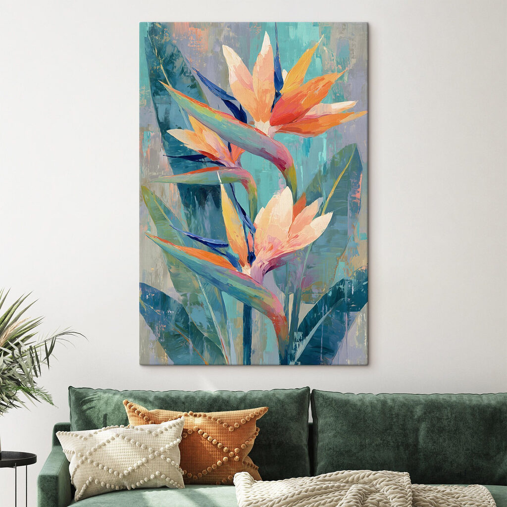 Flores laranja sobre azul-esverdeado num interior