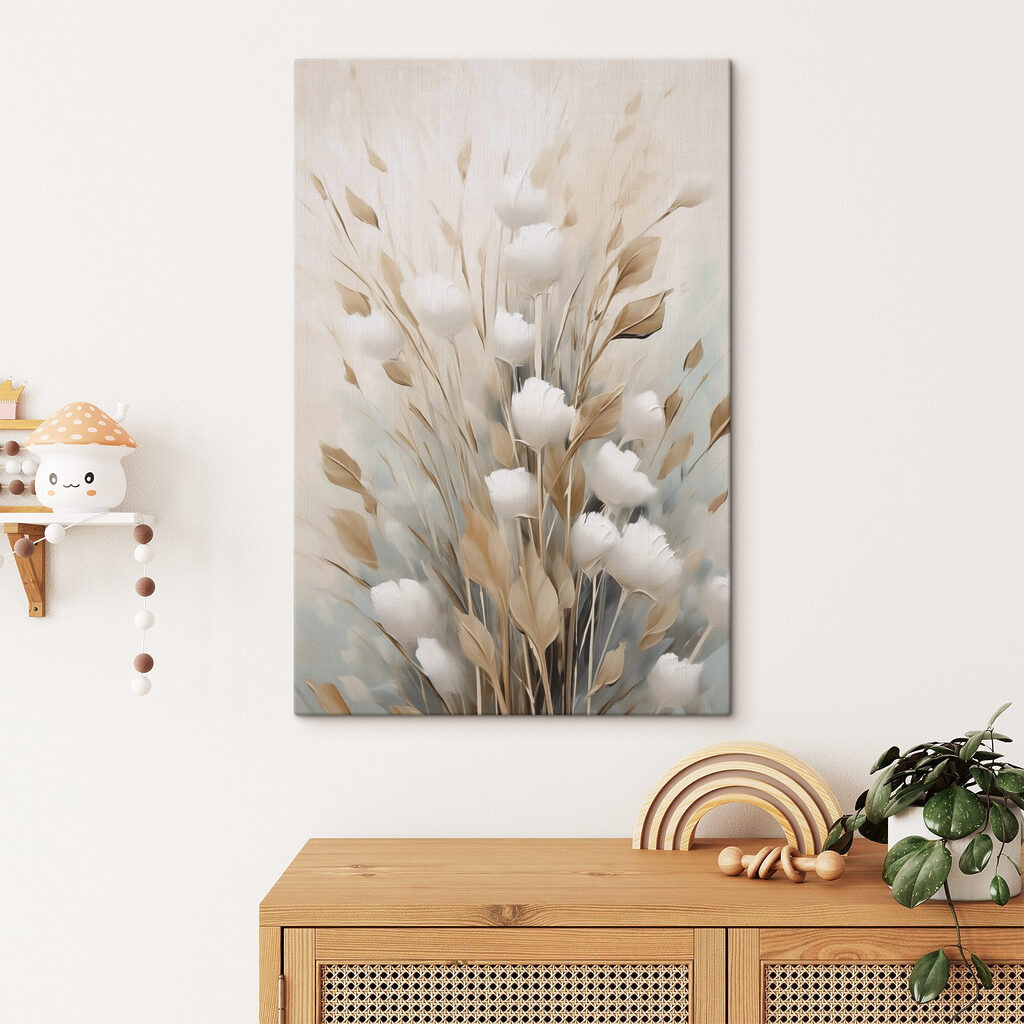Plumas e flores brancas num interior