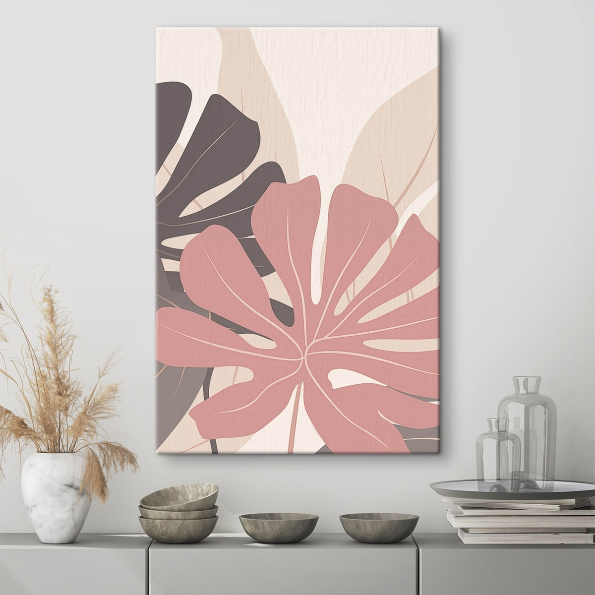 Folhas tropicais rosa-cinzentas num interior