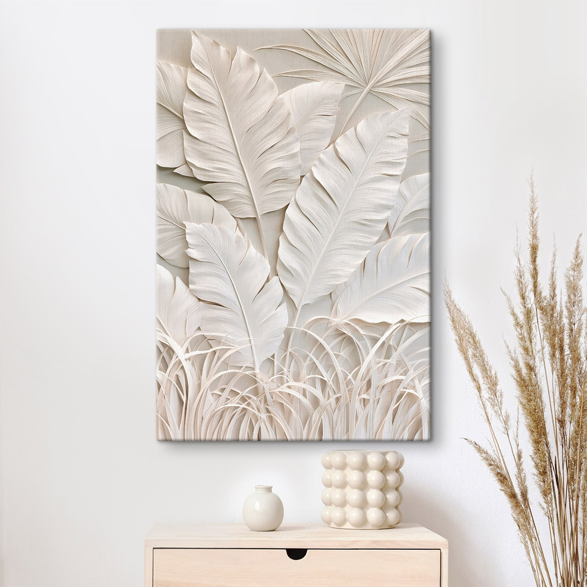 Folhas tropicais em baixo-relevo num interior