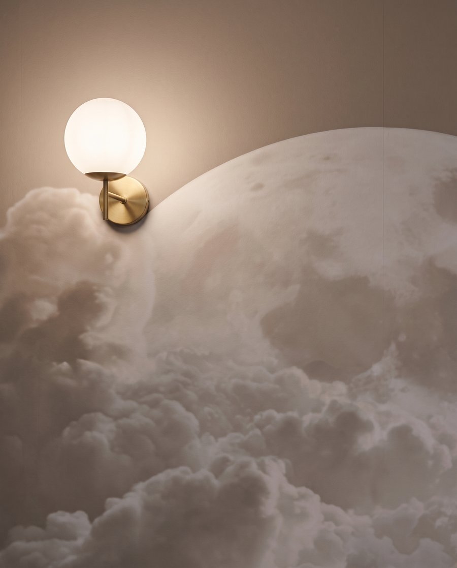 Lua cheia sobre nuvens — detalhe