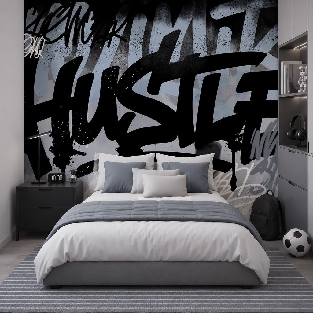Letras grandes sobre tinta num interior