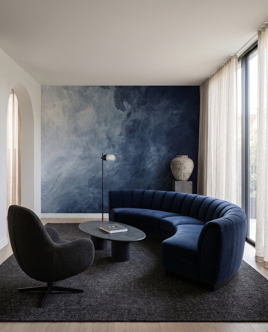 Azul esbatido em branco — interior 3