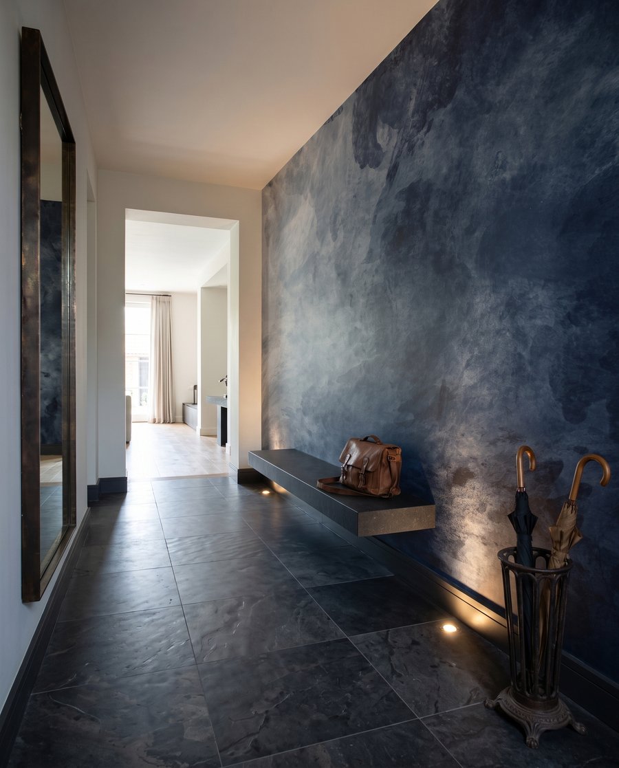 Azul esbatido em branco — interior 4