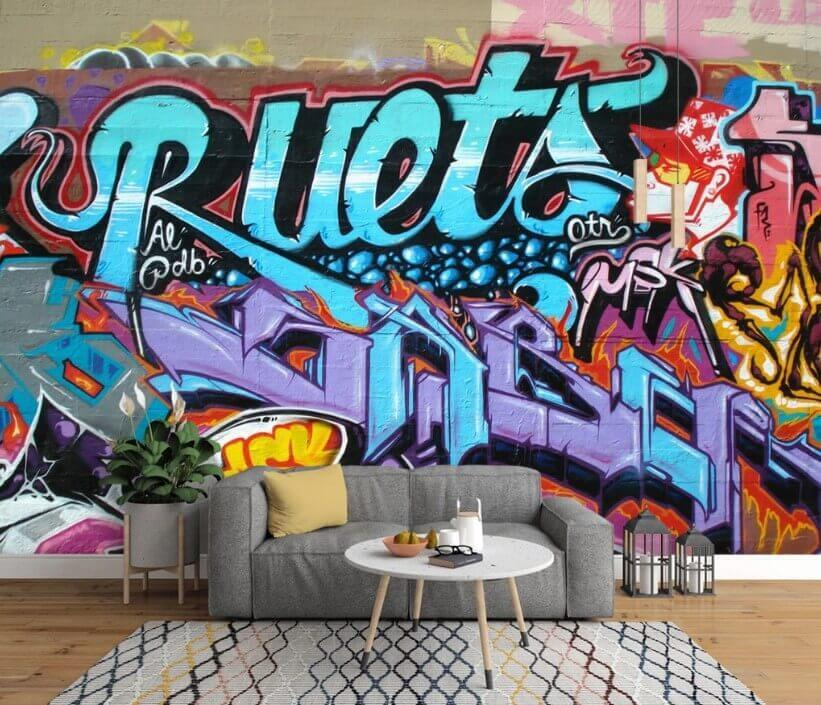 Letras de graffiti num interior