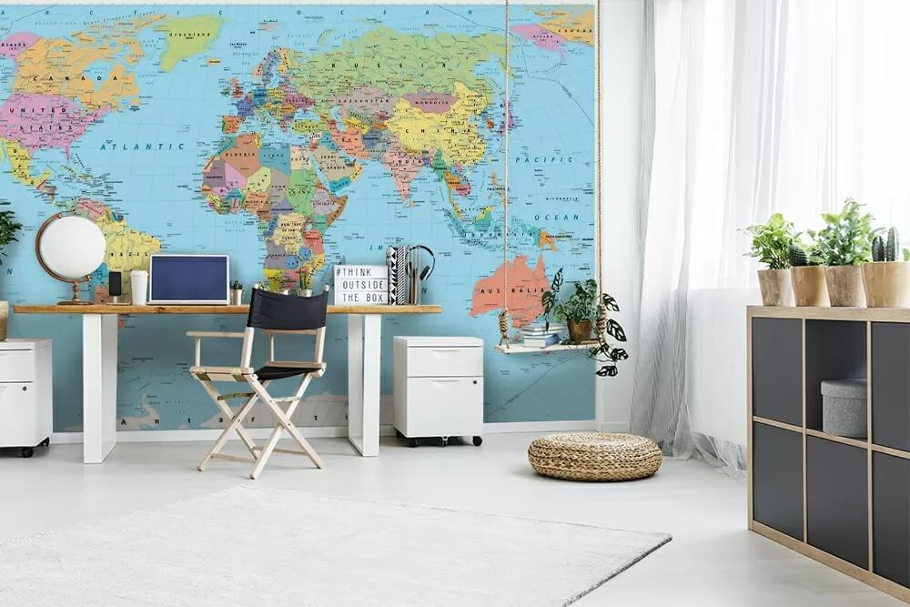 Mapa do mundo colorido num interior