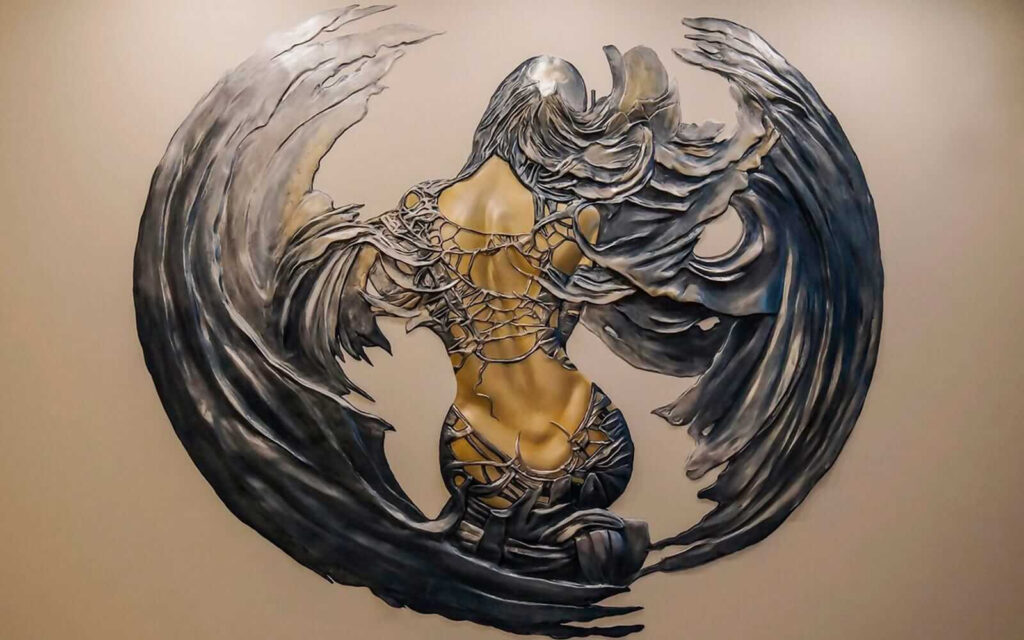 Figura alada em ornamento — design completo