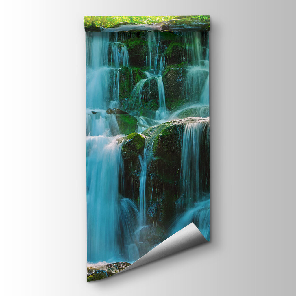 Cascata sobre rochas musgosas — vista do produto