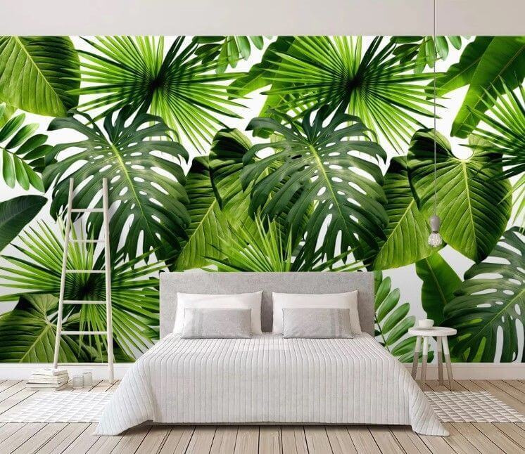 Folhas em verde primaveril num interior