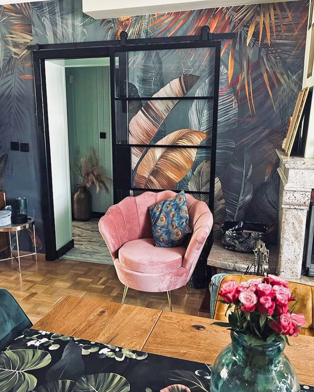 Folhas tropicais e aves — interior 3