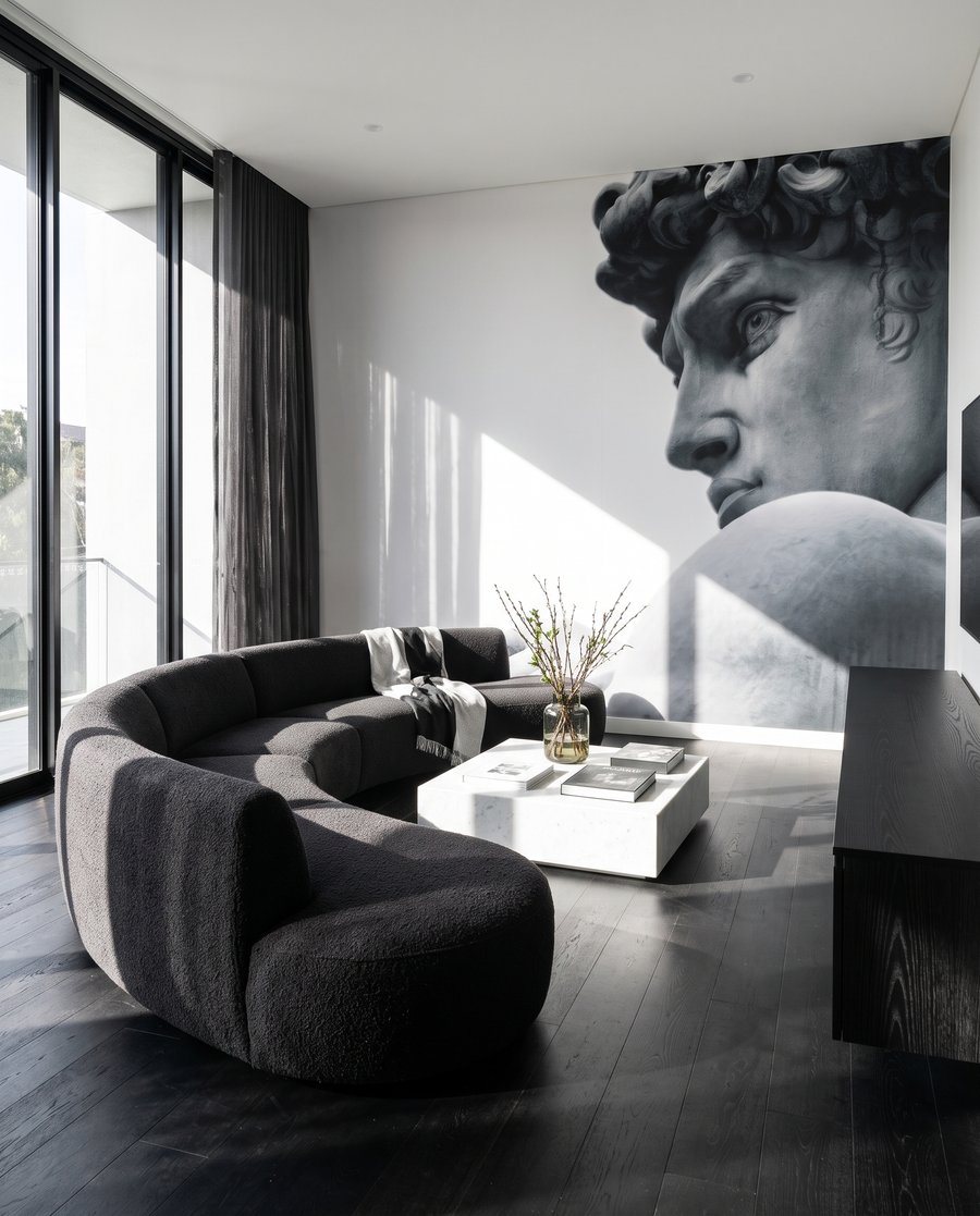 Estátua olha para trás num interior