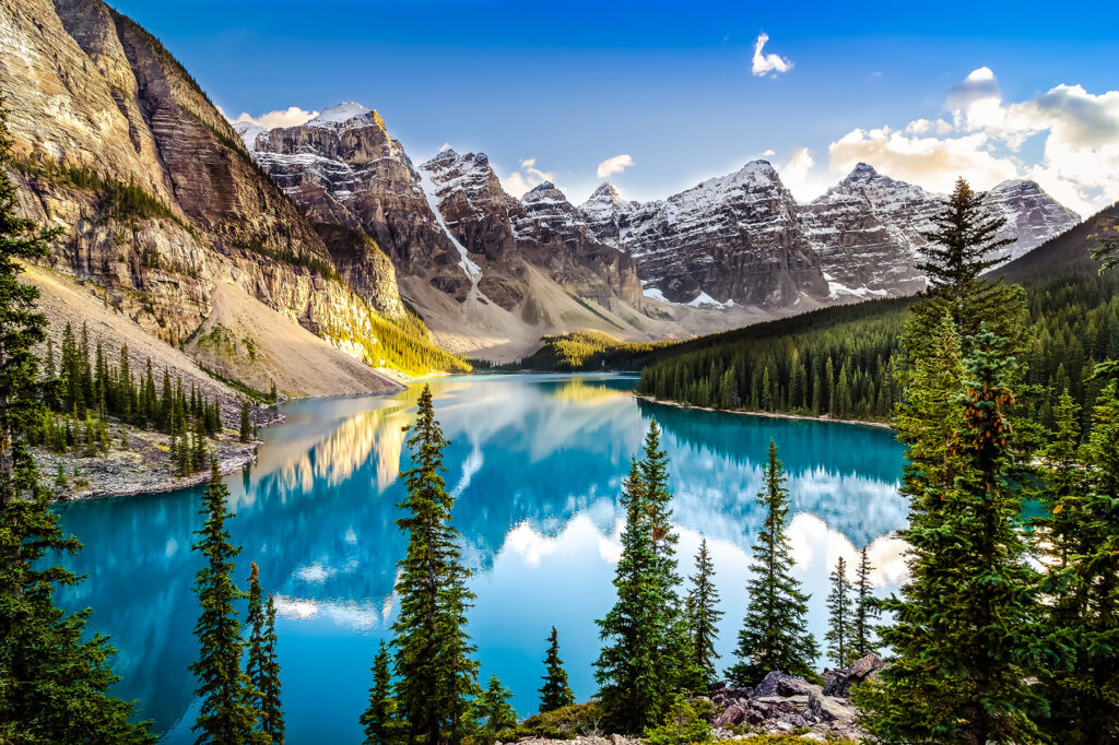 Reflexo azul entre picos — design completo