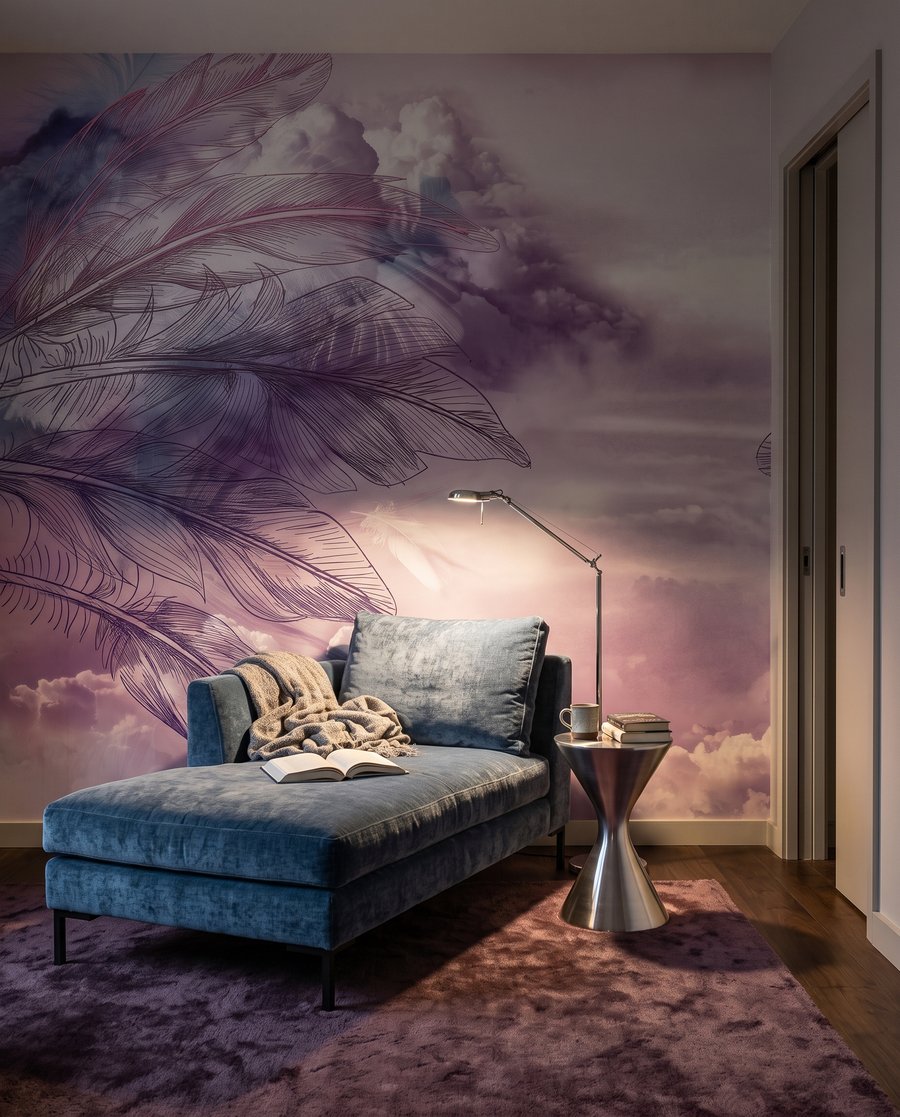Balouço roxo entre penas — interior 6