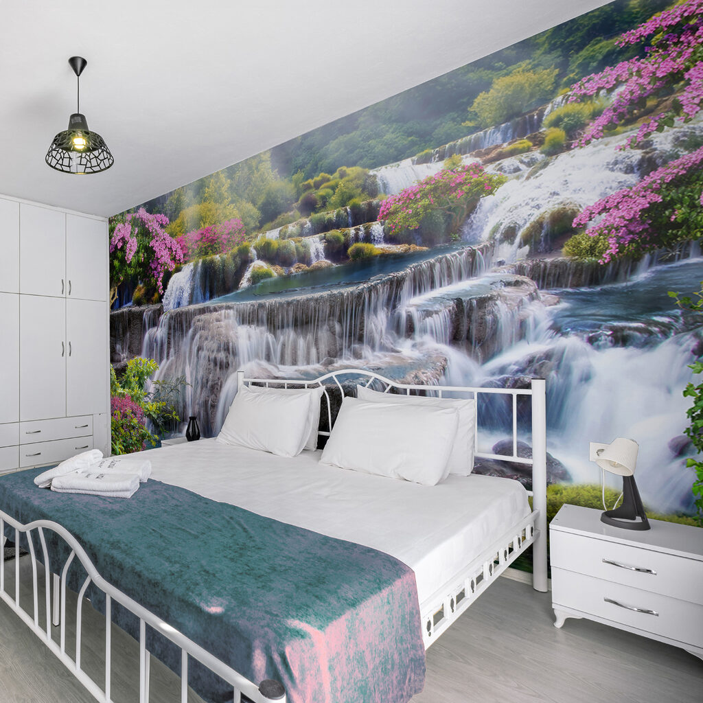 Cascata entre arbustos — interior 11