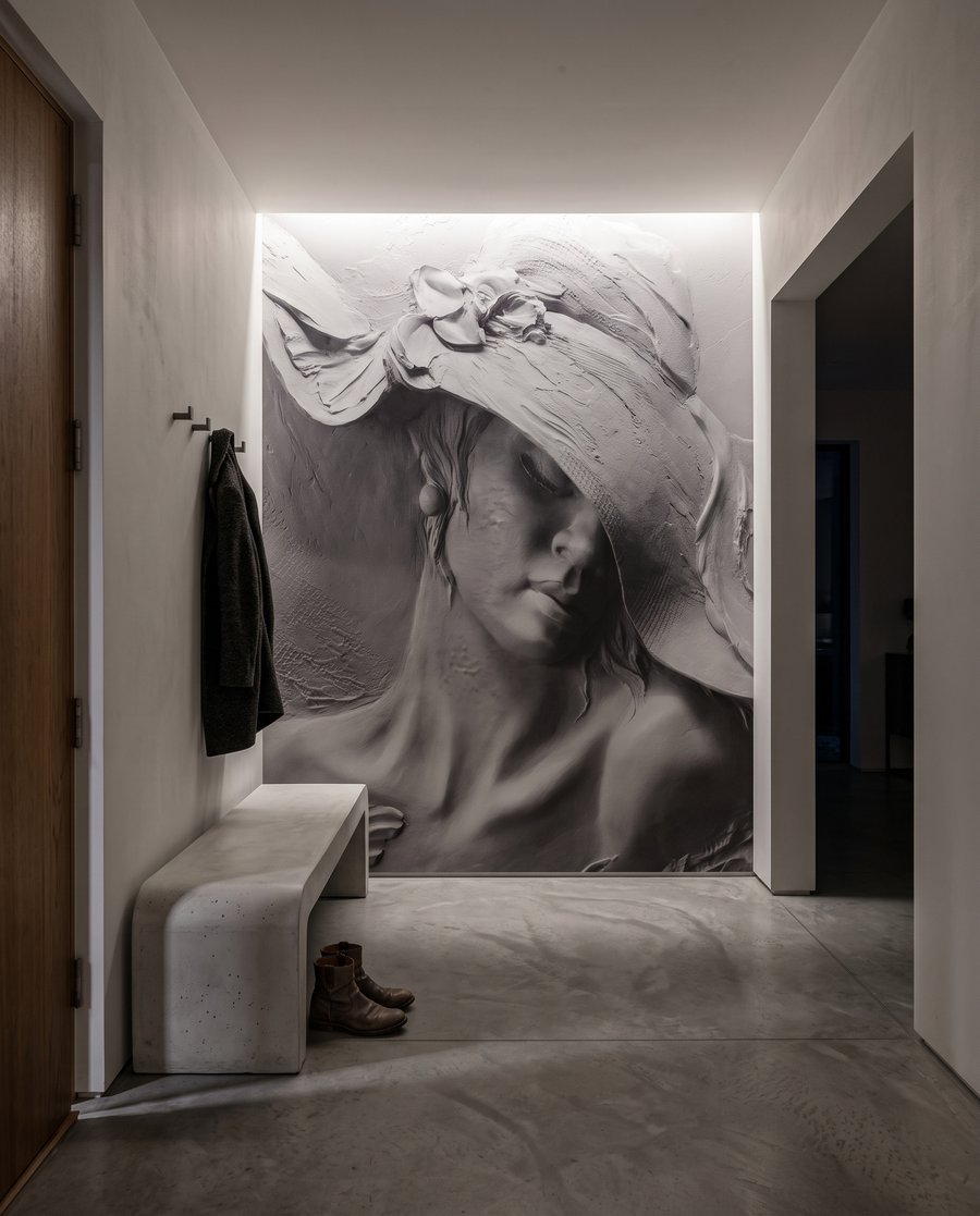 Mulher de chapéu ondulado — interior 4