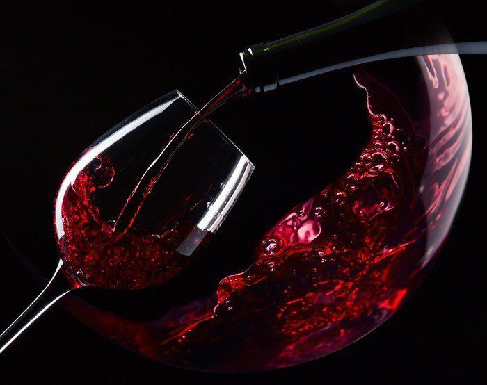 Vinho tinto em movimento — design completo