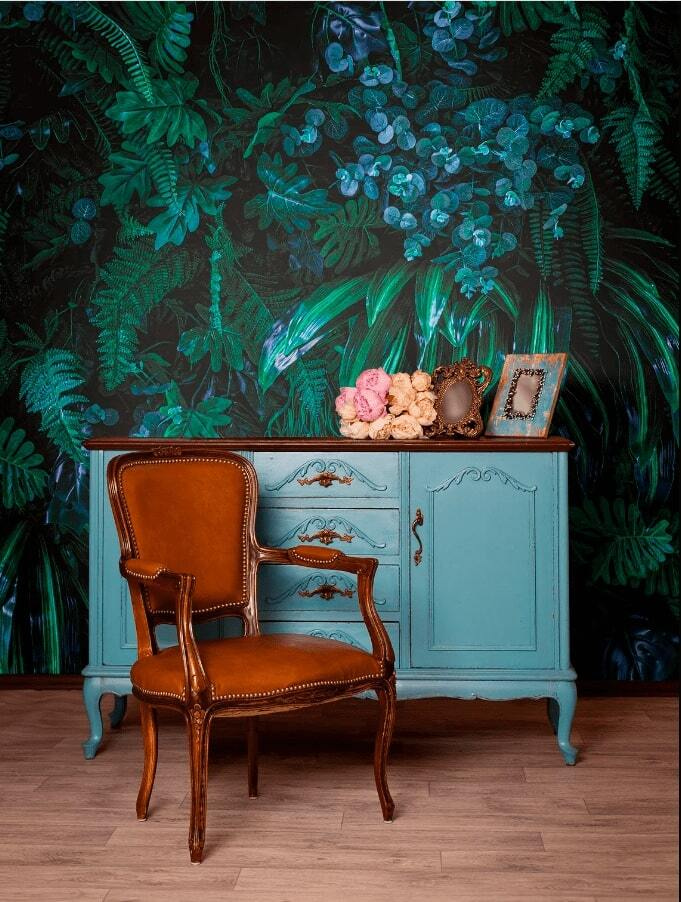 Flores azuis entre folhagem — interior 3