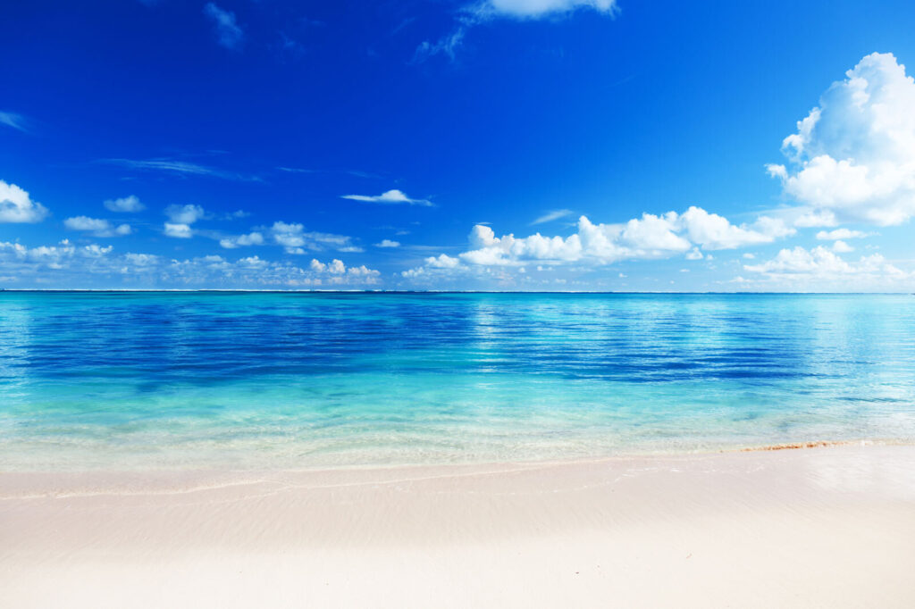 Praia em azul vivo — design completo