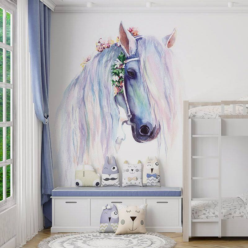 Cavalo branco com flores — interior 1