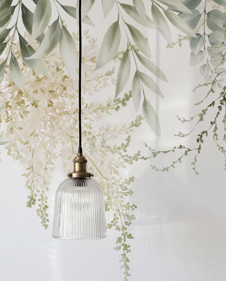 Folhas verdes penduradas — detalhe