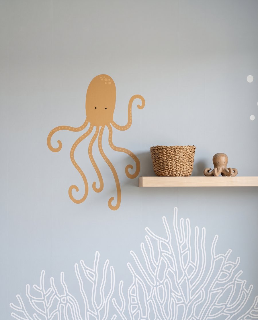 Baleia entre criaturas marinhas — detalhe