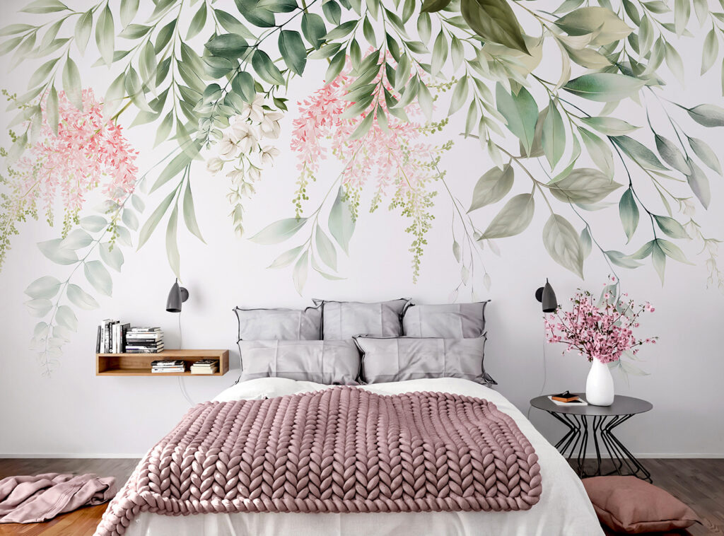 Flores e folhas pendentes num interior