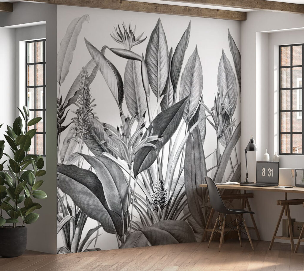 Flores tropicais entre folhas num interior