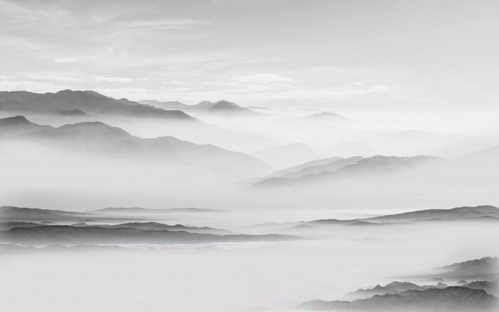 Montanhas cinzentas na neblina — design completo