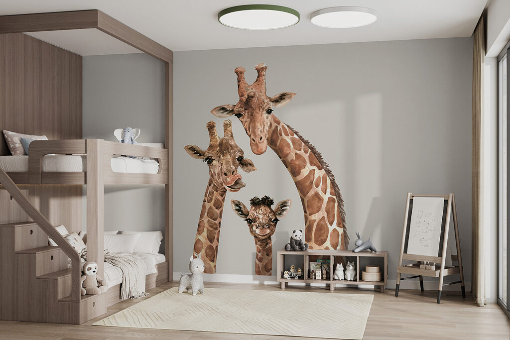 Três girafas a observar — interior 2