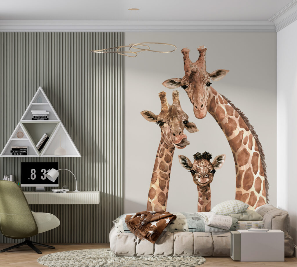 Três girafas a observar num interior