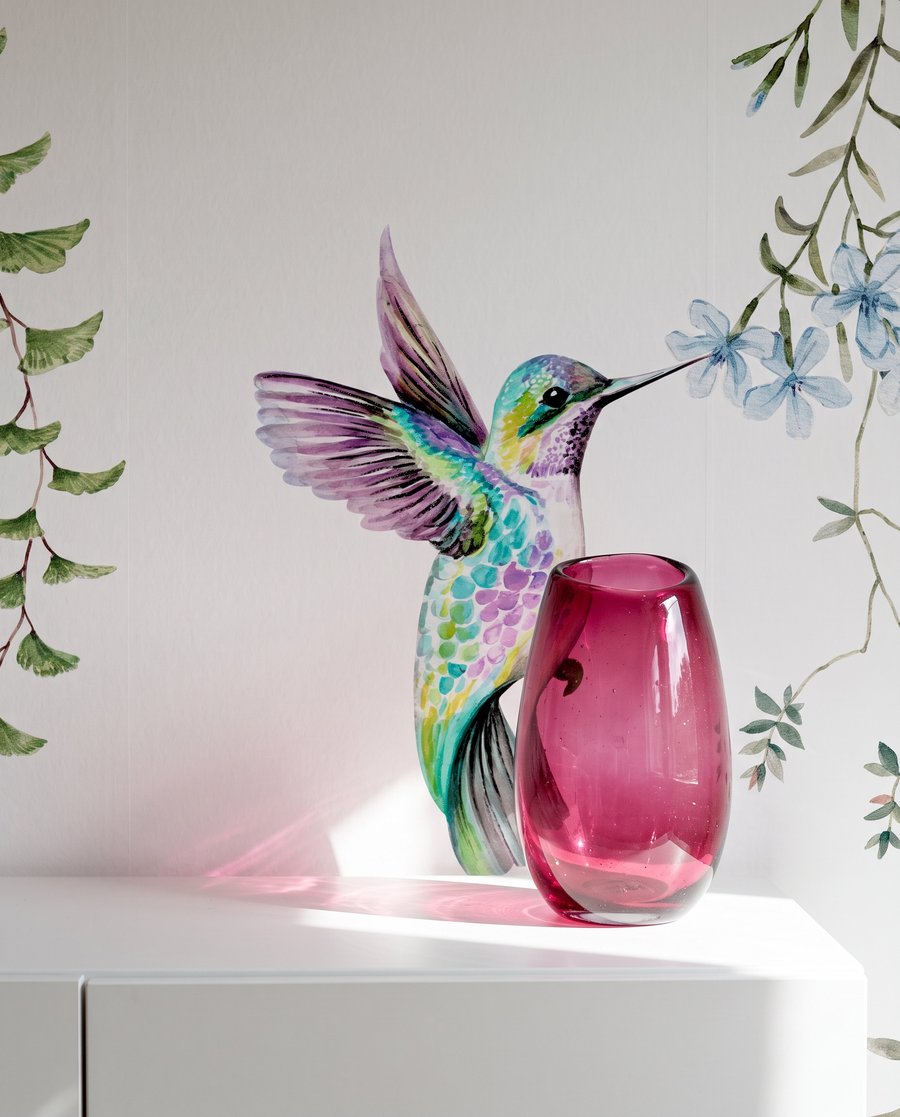 Colibris sob flores pendentes — detalhe