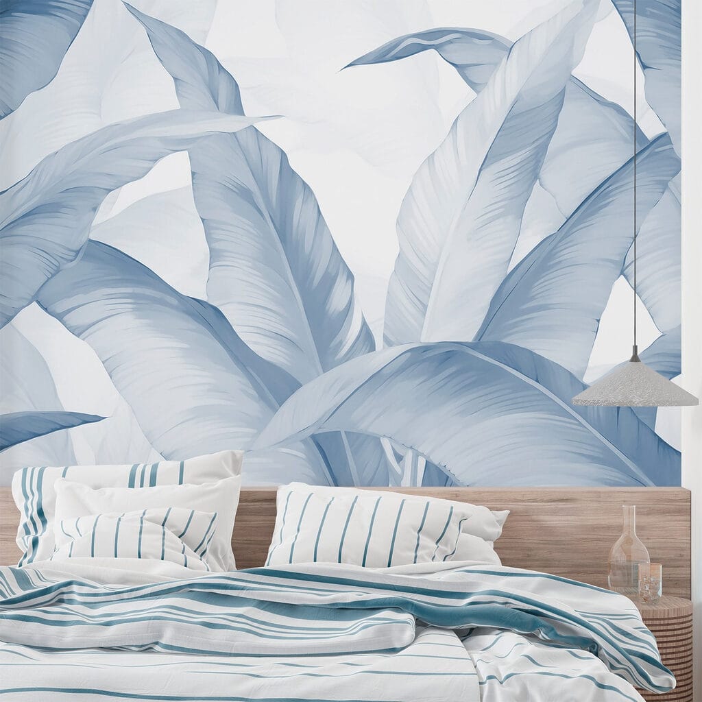 Folhas em pinceladas claras num interior