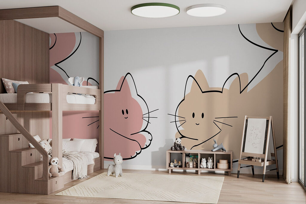 Dois gatinhos a olhar-se num interior