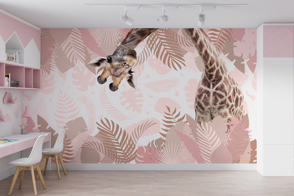 Girafa entre folhas tropicais — interior 4