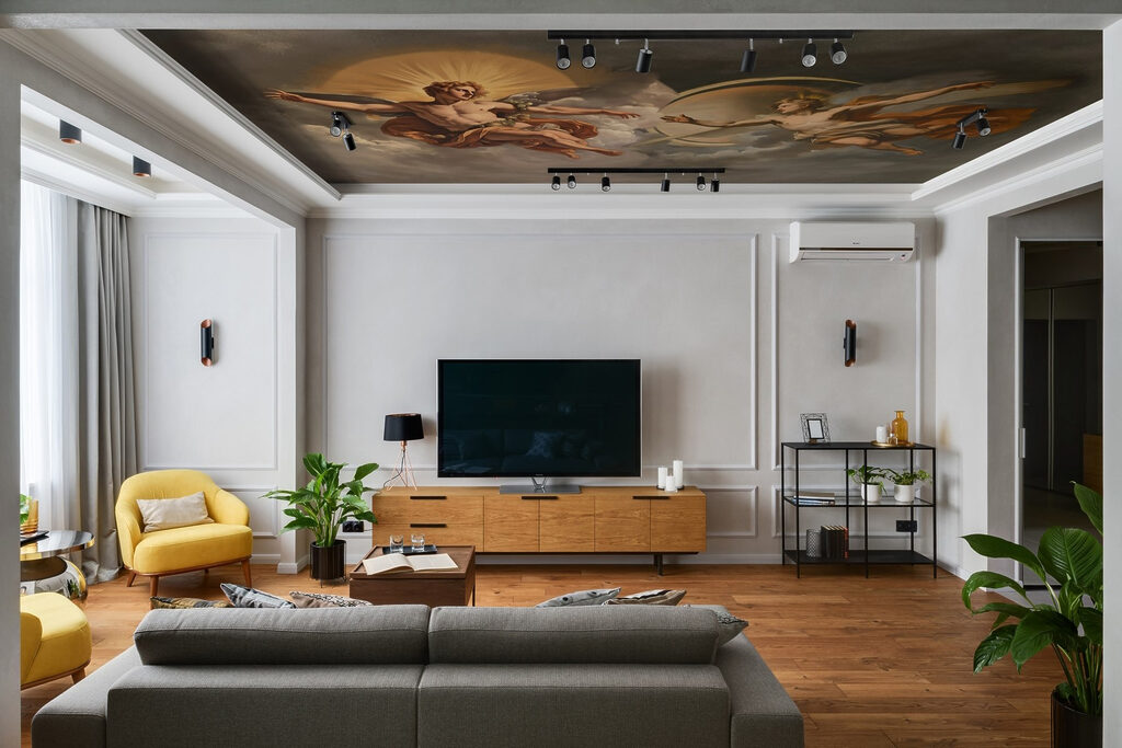 Figuras aladas entre nuvens — interior 5