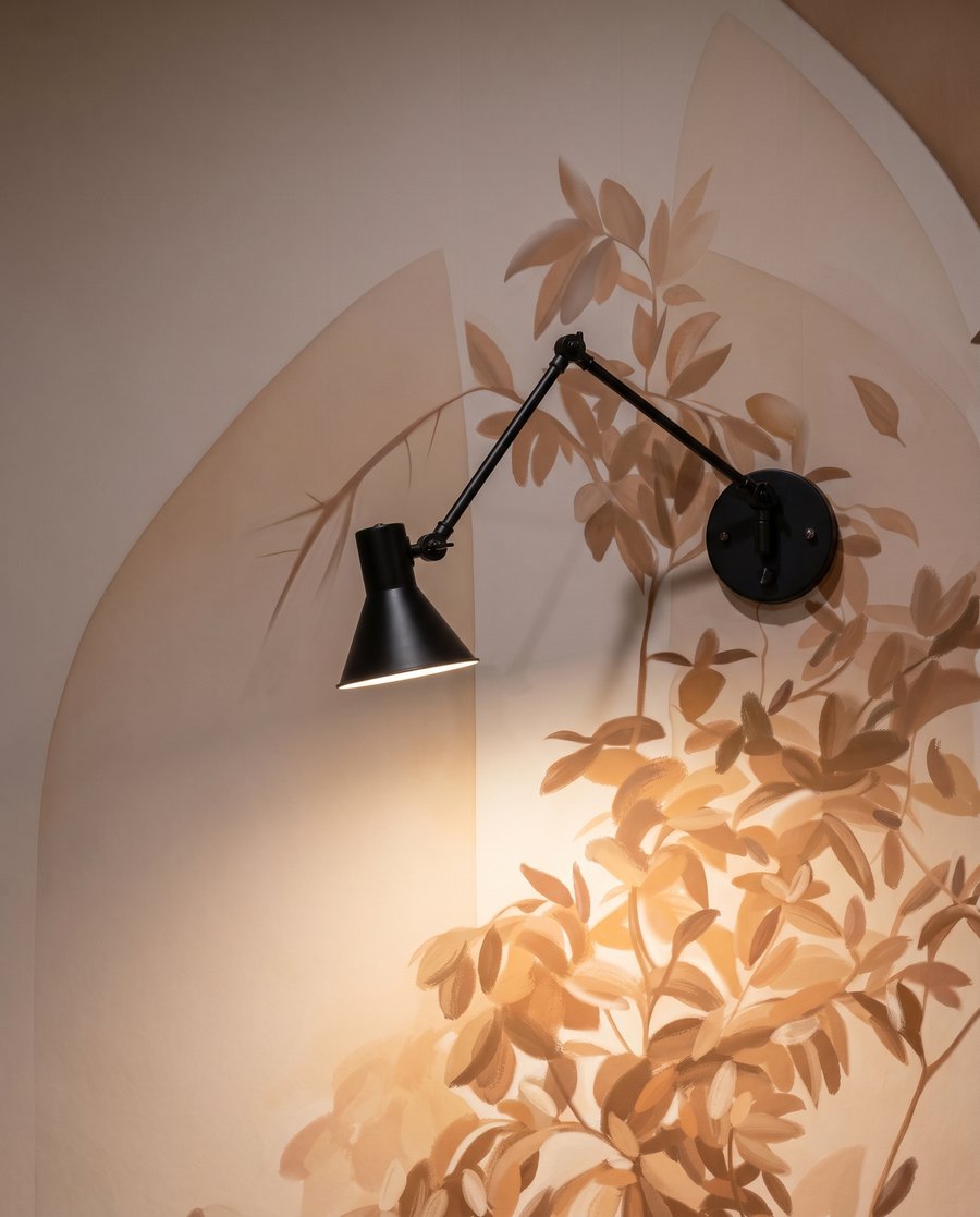 Ramos sob um arco — detalhe